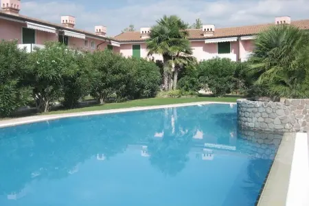 Meridiana Tre, Maison de vacances moderne à Lazise avec piscine commune - Photo 11