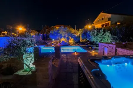 Apartment Kosirina, Appartement confortable avec piscine, jacuzzi et terrasse avec vue sur la mer! - Photo 41