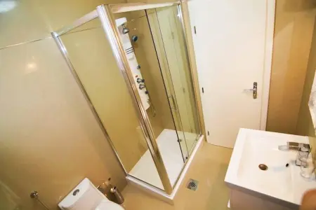 Apartment Pod Jasenovac, Appartement moderne avec piscine et jacuzzi extérieur! - Photo 13