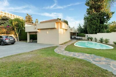 Villa con piscina privada de agua salada, Maison 6 personnes à Torremolinos ES-00096-100
