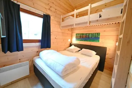 Village de Vacances Oignies 6, Chalet moderne en bois avec cuisinière, situé en forêt - Photo 3