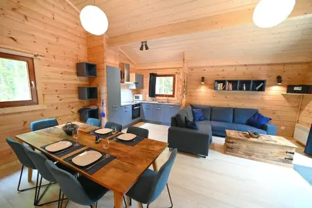 Village de Vacances Oignies 6, Chalet moderne en bois avec cuisinière, situé en forêt - Photo 6