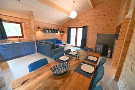 Village de Vacances Oignies 6, Chalet moderne en bois avec cuisinière, situé en forêt - Photo 11