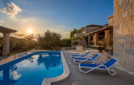 Location Maison 9 personnes à Zrnovnica - Photo 14