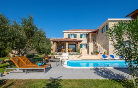 Location Maison 9 personnes à Zrnovnica - Photo 17