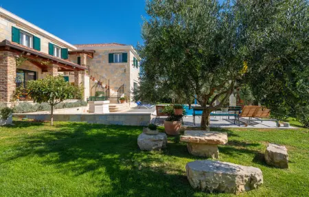 Location Maison 9 personnes à Zrnovnica - Photo 22