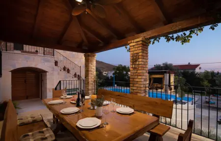 Location Maison 9 personnes à Zrnovnica - Photo 24