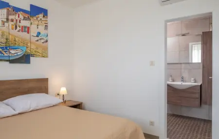 Location Maison 9 personnes à Zrnovnica - Photo 32