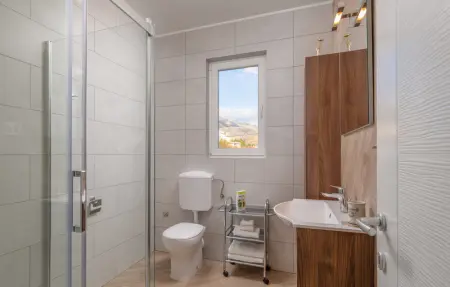 Location Maison 9 personnes à Zrnovnica - Photo 38