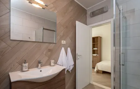 Location Maison 9 personnes à Zrnovnica - Photo 39