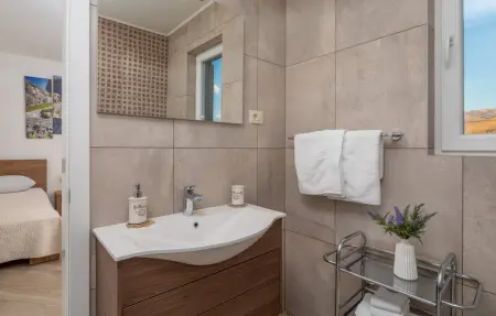 Location Maison 9 personnes à Zrnovnica - Photo 41