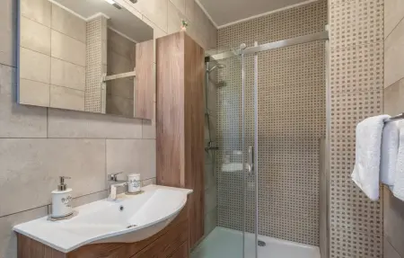 Location Maison 9 personnes à Zrnovnica - Photo 42