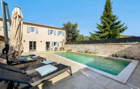 Location Maison 8 personnes à Tinjan - Photo 8