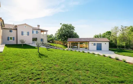 Location Maison 8 personnes à Tinjan - Photo 11