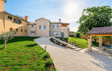 Location Maison 8 personnes à Tinjan - Photo 12