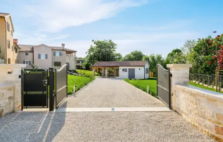 Location Maison 8 personnes à Tinjan - Photo 13