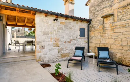 Location Maison 8 personnes à Tinjan - Photo 16