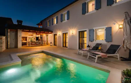 Location Maison 8 personnes à Tinjan - Photo 18