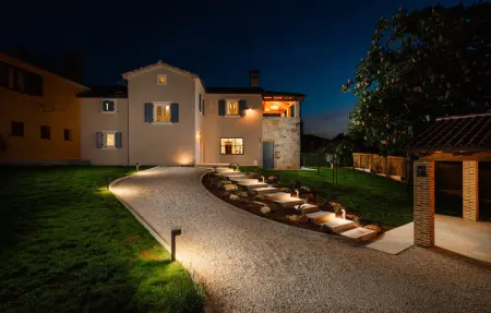 Location Maison 8 personnes à Tinjan - Photo 22