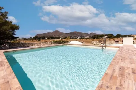 Plaia Resort 1, Maison de vacances rafraîchissante à Favignana avec piscine - Photo 1