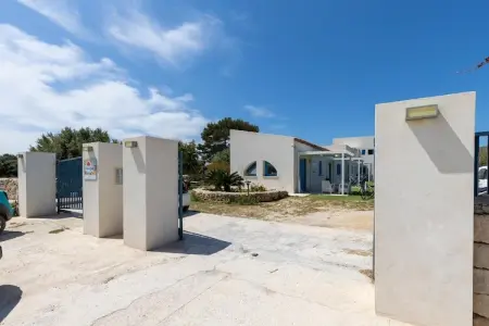 Plaia Resort 1, Maison de vacances rafraîchissante à Favignana avec piscine - Photo 8