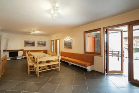 Chalet Antey Grande Diciotto, Le chalet se trouve dans un quartier calme et ensoleillée de Antey Saint-André. - Photo 7