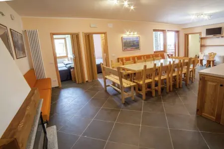 Chalet Antey Grande Diciotto, Le chalet se trouve dans un quartier calme et ensoleillée de Antey Saint-André. - Photo 8