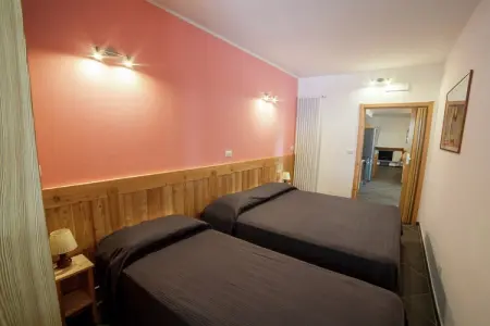 Chalet Antey Grande Diciotto, Le chalet se trouve dans un quartier calme et ensoleillée de Antey Saint-André. - Photo 14