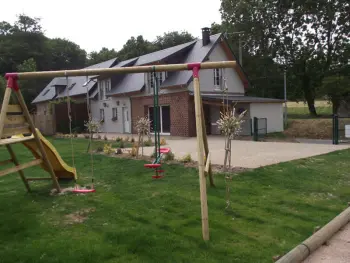 Gite à Saint Vaast Dieppedalle,Gîte Confortable avec Jardin, Sauna et Cheminée près de la Mer pour 12 Personnes à Saint-Vaast-Dieppedalle FR-1-441-153 N°830077