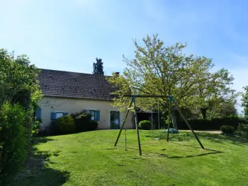 Gite à Le Brethon,Gîte familial avec jardin, terrasse et étang privé FR-1-489-238 N°830093