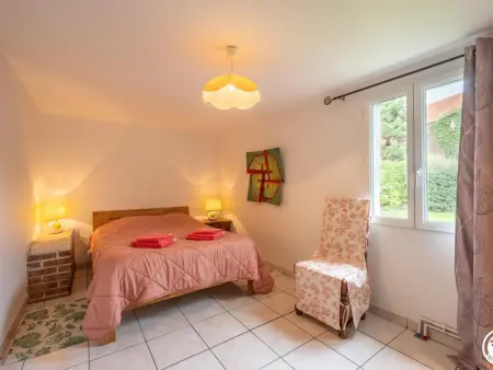 Spacieux gîte 4 chambres avec jardin privé, cheminée et équipements complets, idéal famille et amis - Photo 7