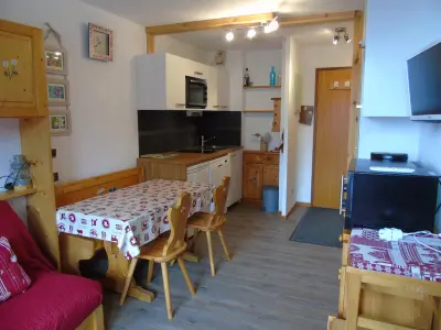 Wohnung in Valfréjus, Studio cosy avec cabine, balcon, proche télécabine, commerces et écoles de ski à Valfréjus - L942295