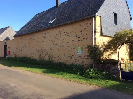 Gîte familial restauré en pleine nature avec terrasse, proche forêt, idéal pour groupes et PMR - Photo 4
