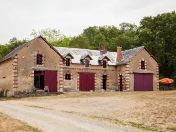 Gite à Arthon,Gîte unique dans propriété historique avec musée, proche Châteauroux, 4 chambres, cheminée, fibre, parking. FR-1-591-49 N°830164