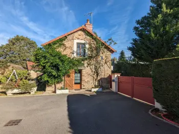 Gite à Pérassay,Belle maison en pierre au cœur du Berry avec jardin, terrasse, et activités familiales à proximité FR-1-591-152 N°830201