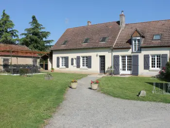 Gite à Sarzay,Gîte spacieux en pleine nature avec grand jardin, activités extérieures, proche sites historiques et commerces FR-1-591-185 N°830211