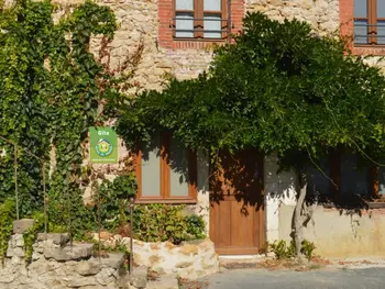 Casa rural en Le Menoux,À louer : Ancienne forge avec sauna, piscine, proche plage et sites historiques FR-1-591-193 N°830215