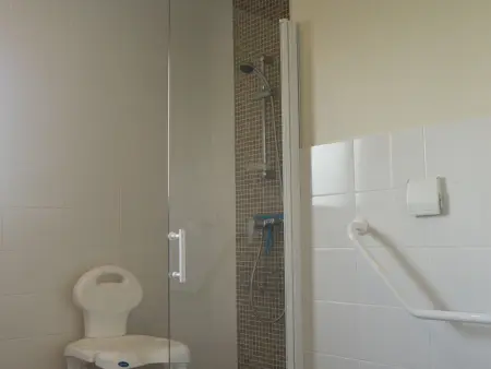 Maison éco-responsable avec terrasse, jardin privé et aménagement fauteuil roulant à Pouligny-Saint-Martin - Photo 14