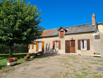 Gite à Pierrefitte ès Bois,Gîte indépendant avec cour fermée à 1km du village FR-1-590-177 N°830261