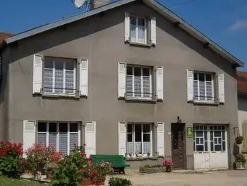 Casa rural en Aouze,Gîte convivial avec 3 chambres, proche du patrimoine historique, cour et équipements inclus FR-1-589-38 N°830313