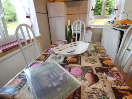 Gîte Confortable en Pleine Forêt avec Étang, Idéal pour Familles et Amis - Photo 6