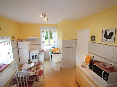 Gîte Confortable en Pleine Forêt avec Étang, Idéal pour Familles et Amis - Photo 8