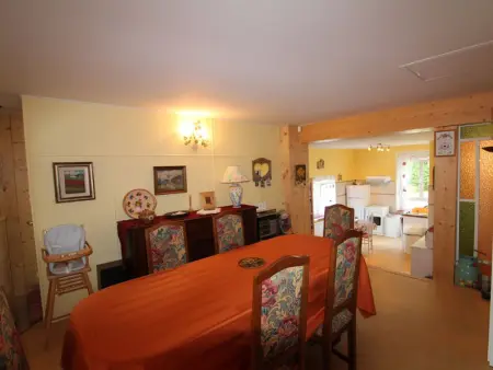 Gîte Confortable en Pleine Forêt avec Étang, Idéal pour Familles et Amis - Photo 9