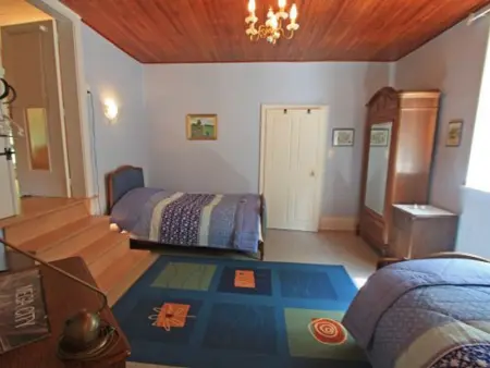 Gîte Confortable en Pleine Forêt avec Étang, Idéal pour Familles et Amis - Photo 13