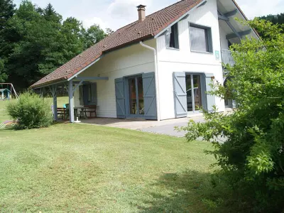 Casa rural en Gerbamont,Chalet spacieux avec cheminée, proche forêt, sentiers pédestres, terrasse, terrain clos, jeux et WIFI FR-1-589-187 N°830385