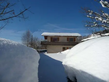 Chalet confortable 3 chambres, proche Gérardmer, avec garage, balcon et équipements bébé. - Photo 4