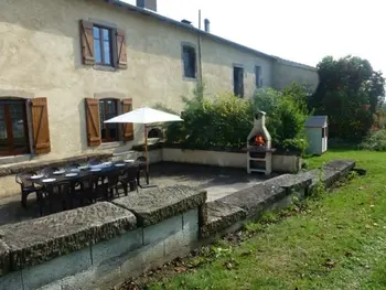 Agriturismo a Serocourt,Charmant gîte historique avec terrasse, salle de jeux, et recharge électrique – proche Vittel & Contrexéville FR-1-589-219 N°830399