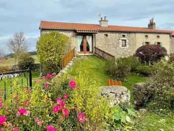 Gite à Saugues,Maison Ancienne au Calme avec Cheminée et Équipements Bébé, Proche de Saugues FR-1-582-127 N°830460