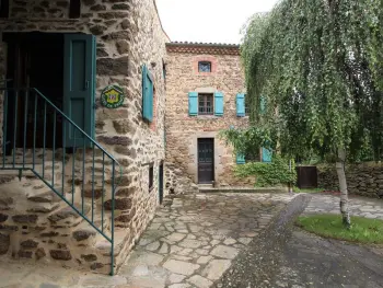 Gite à Villeneuve d'Allier,Gîte familial avec grande terrasse à Auzat, proche baignades et sites historiques FR-1-582-183 N°830465