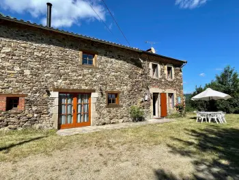 Gite à Saint Vert,Maison familiale 4 chambres avec jardin, cheminée, poêle à bois, parking et Wi-Fi FR-1-582-230 N°830471